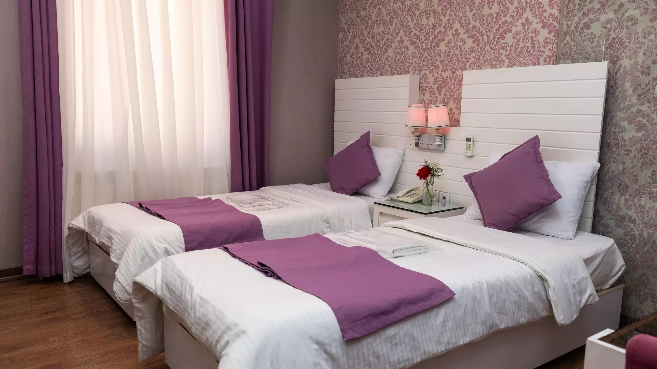 Alibaba https://cdn.alibaba.ir/ostorage/hotel-accommodation-images/674d843610d0d5745be3d442_هتل ایرانیان - اتاق دوتخته سینگل (1).webp